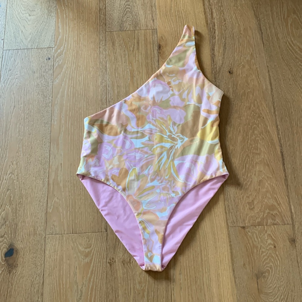 BAIIA REVERSIBLE ONE SHOULDER SWIMSUIT size 24